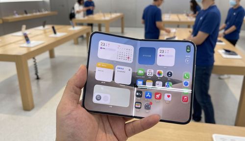 New Foldable iPhone Is Breaking On Day One